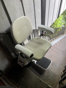 The Pilot Aviator E603 Outdoor Straight Stairlift Aviator E603 Burgundy